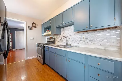 455 Sunset Dr, Elgin, IL 60123 photo 9