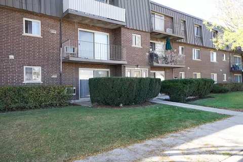 588 Fairway View Dr #1H, Wheeling, IL 60090