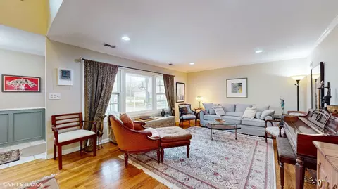 Living - 1925 Maple Pl, Riverwoods, IL 60015 photo 3 of 7