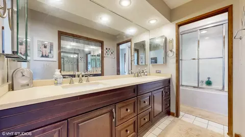 Bath - 1925 Maple Pl, Riverwoods, IL 60015 photo 1 of 4