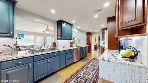 Kitchen - 1925 Maple Pl, Riverwoods, IL 60015 photo 2 of 3