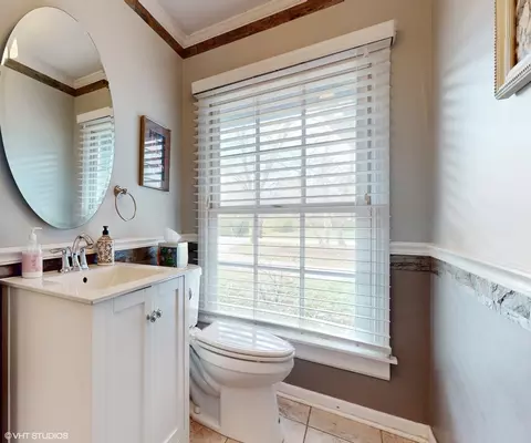 Bath - 1925 Maple Pl, Riverwoods, IL 60015 photo 3 of 4