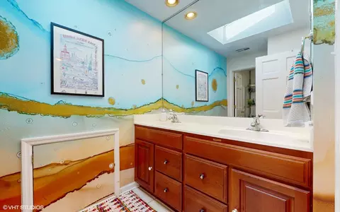 Bath - 1925 Maple Pl, Riverwoods, IL 60015 photo 4 of 4