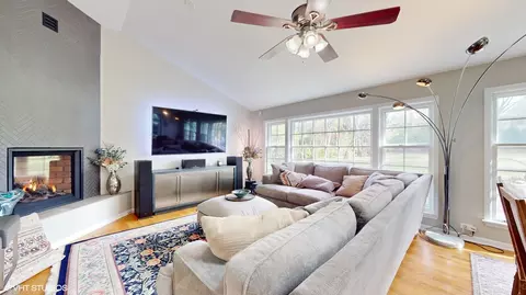 Living - 1925 Maple Pl, Riverwoods, IL 60015 photo 5 of 7