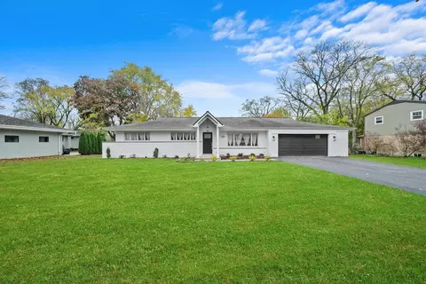 6334 Pontiac Dr, Indian Head Park, IL 60525