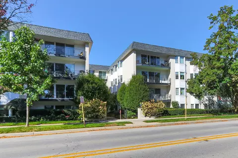 715 Ridge Rd #2E, Wilmette, IL 60091
