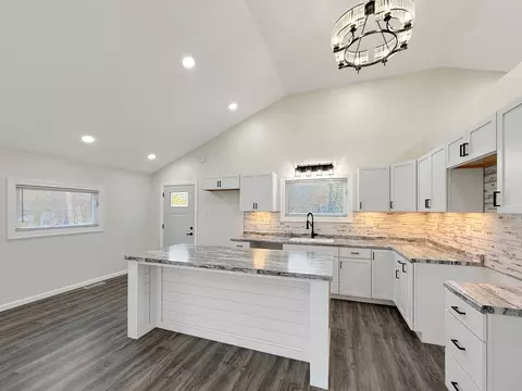 802 S 16th Ave, Freeport, IL 61032 photo 4