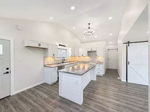 802 S 16th Ave, Freeport, IL 61032 photo 3