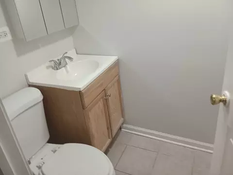 Bath - 5437 W Haddon Ave, Chicago, IL 60651 photo 1 of 3