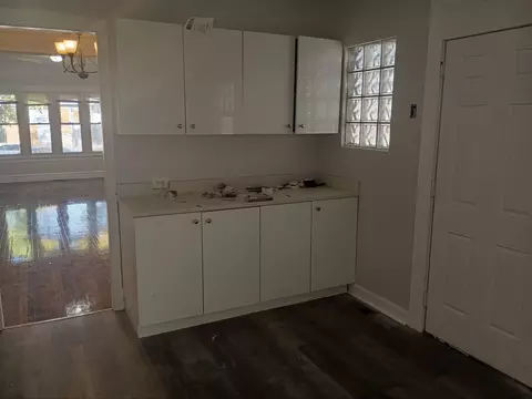 Kitchen - 5437 W Haddon Ave, Chicago, IL 60651 photo 2 of 3