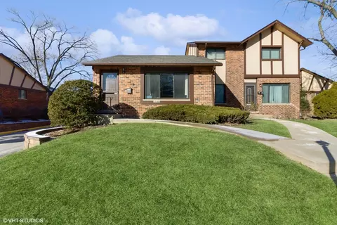 1 S204 Danby St, Villa Park, IL 60181