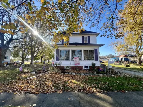 938 E Pells St, Paxton, IL 60957