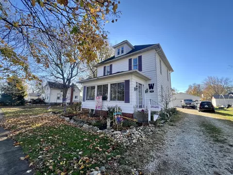 938 E Pells St, Paxton, IL 60957 photo 2