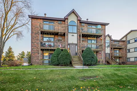 417 Berkshire Dr #36, Crystal Lake, IL 60014
