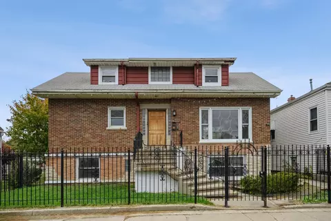 4822 W Melrose St, Chicago, IL 60641