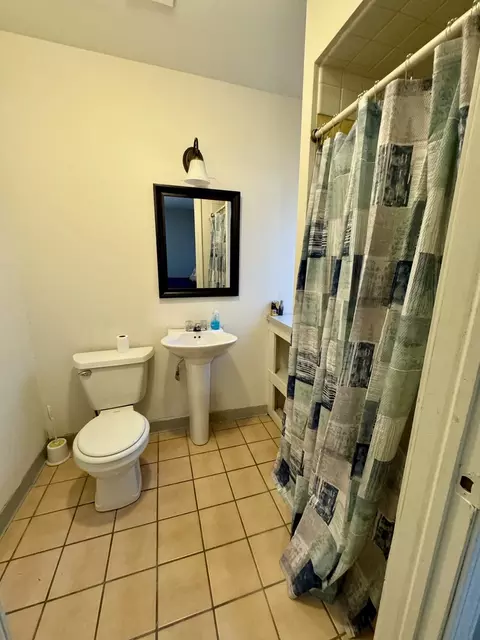 Bath - 2716 E 92nd St, Chicago, IL 60617 photo 2 of 3