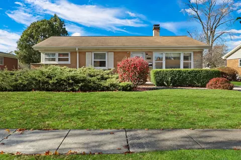 264 N Greenview Ave, Mundelein, IL 60060