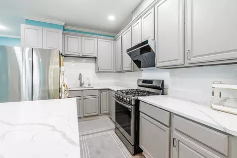 Kitchen - 948 Genesee Dr, Naperville, IL 60563 photo 3 of 4