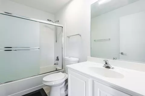 Bath - 948 Genesee Dr, Naperville, IL 60563 photo 3 of 3