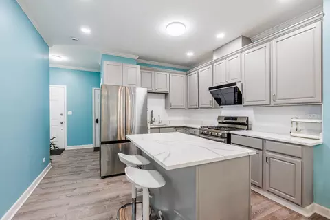 Kitchen - 948 Genesee Dr, Naperville, IL 60563 photo 2 of 4