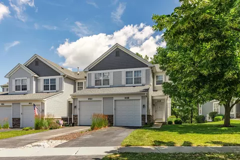 948 Genesee Dr, Naperville, IL 60563