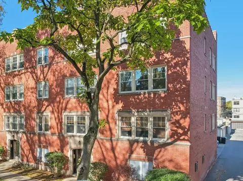 2048 W Jarvis Ave #2, Chicago, IL 60645