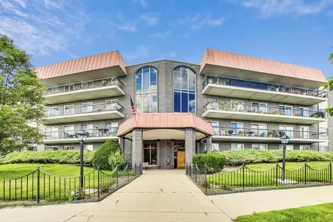 4840 Foster St #411, Skokie, IL 60077