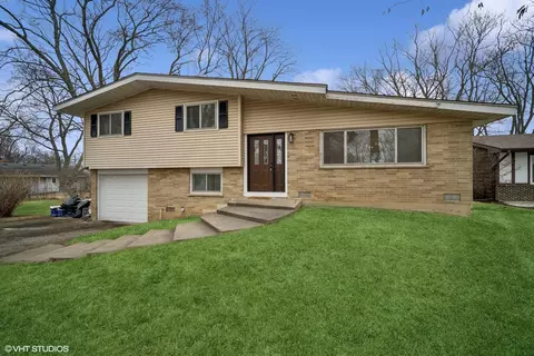 961 N Midlothian Rd, Mundelein, IL 60060