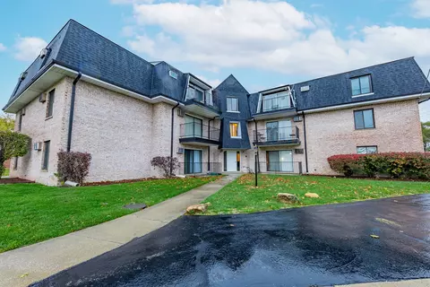 7000 Mather Ave #304, Chicago Ridge, IL 60415