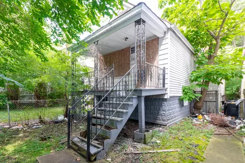 8453 S Escanaba Ave, Chicago, IL 60617