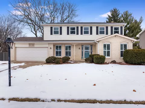 24 W450 Arrow Ct, Naperville, IL 60540