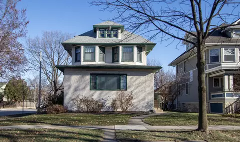 700 Gunderson Ave, Oak Park, IL 60304