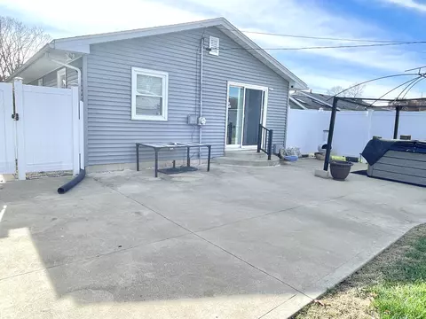 Exterior - 902 Bern St, Spring Valley, IL 61362 photo 4 of 8