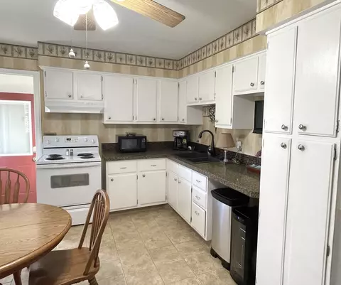 Kitchen - 902 Bern St, Spring Valley, IL 61362 photo 1 of 6