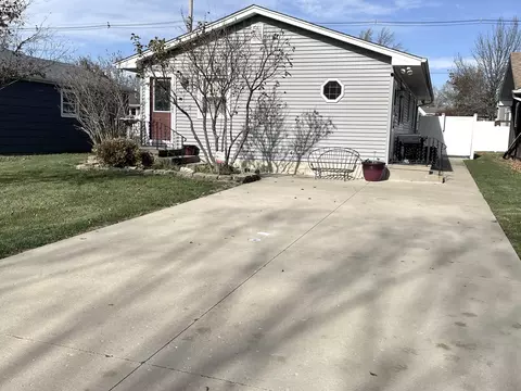Exterior - 902 Bern St, Spring Valley, IL 61362 photo 6 of 8