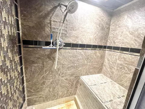 Bath - 902 Bern St, Spring Valley, IL 61362 photo 4 of 4