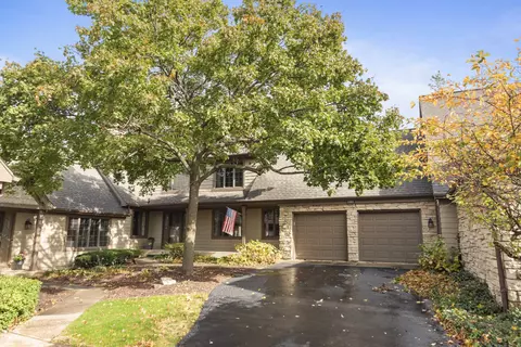 1004 Troutlilly Ln, Darien, IL 60561