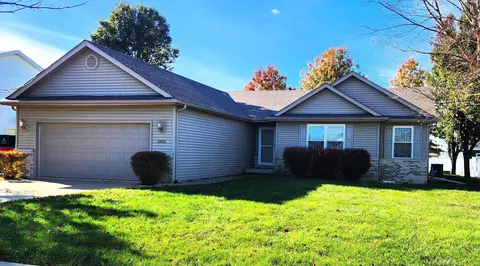 2015 Brook Stone Dr, Bourbonnais, IL 60914