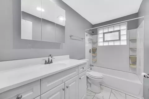 9555 S Dobson Ave, Chicago, IL 60628 photo 9