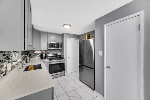 9555 S Dobson Ave, Chicago, IL 60628 photo 3