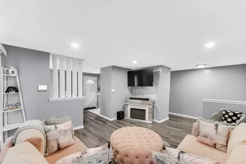 9555 S Dobson Ave, Chicago, IL 60628 photo 6
