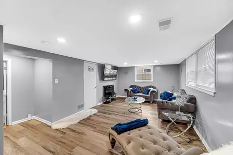 9555 S Dobson Ave, Chicago, IL 60628 photo 14