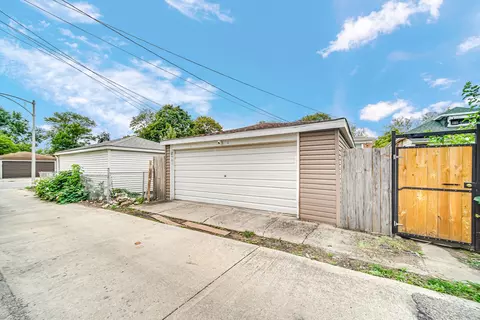9555 S Dobson Ave, Chicago, IL 60628 photo 18