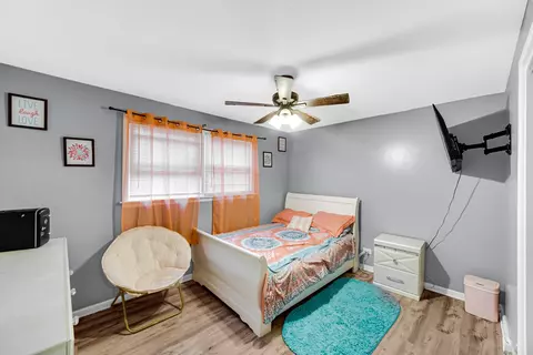 9555 S Dobson Ave, Chicago, IL 60628 photo 12
