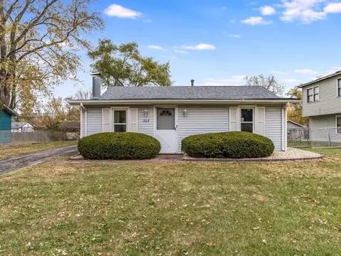 205 Luana Rd, Joliet, IL 60433