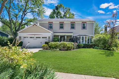 7 Alexandria Dr, Vernon Hills, IL 60061