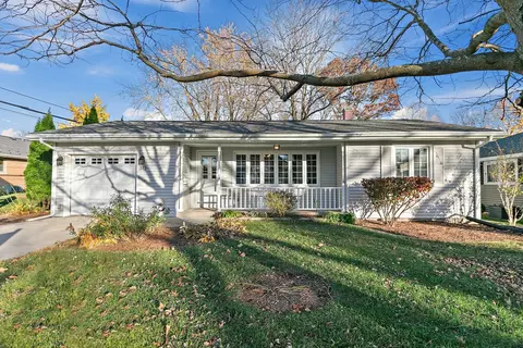 312 Crescent Dr, Sycamore, IL 60178