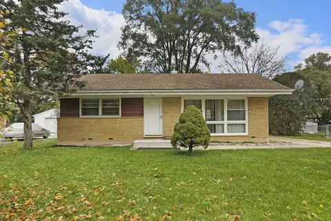 1802 Fairfield Rd, Lindenhurst, IL 60046