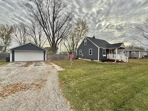 403 N Benton St, Winnebago, IL 61088
