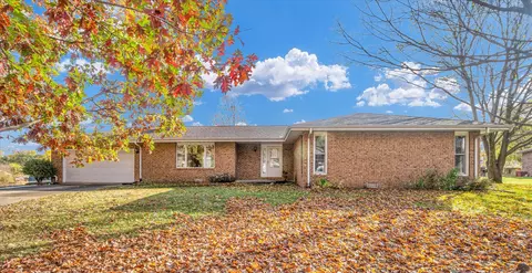 2139 Bonnie Ln, Monticello, IL 61856